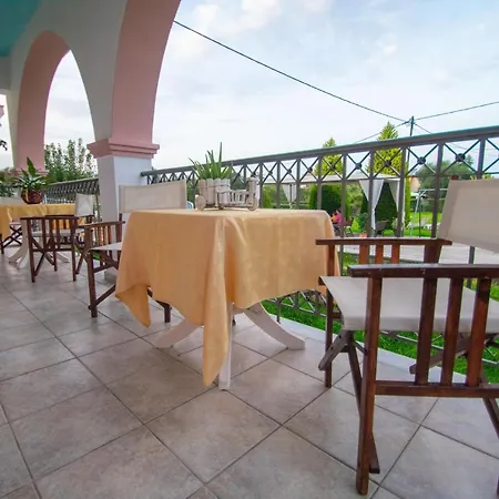 Otel Neraida Village Kypseli